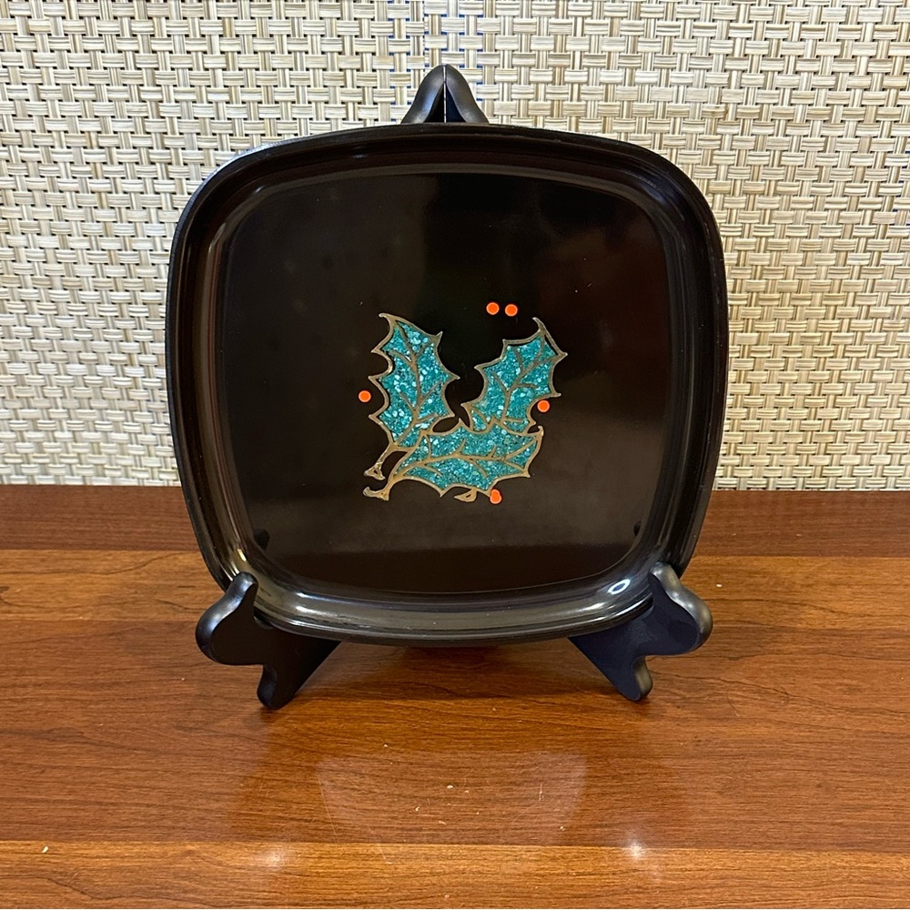 🎄VTG 1960s Couroc 8.5" Black Resin Christmas Tray Inlaid Holly Berry Design USA